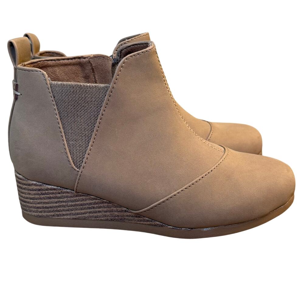 TOMS Kelsey Wedge Boot Ankle Heel Zipper Round Toe Bootie Toffee Girls Youth 3